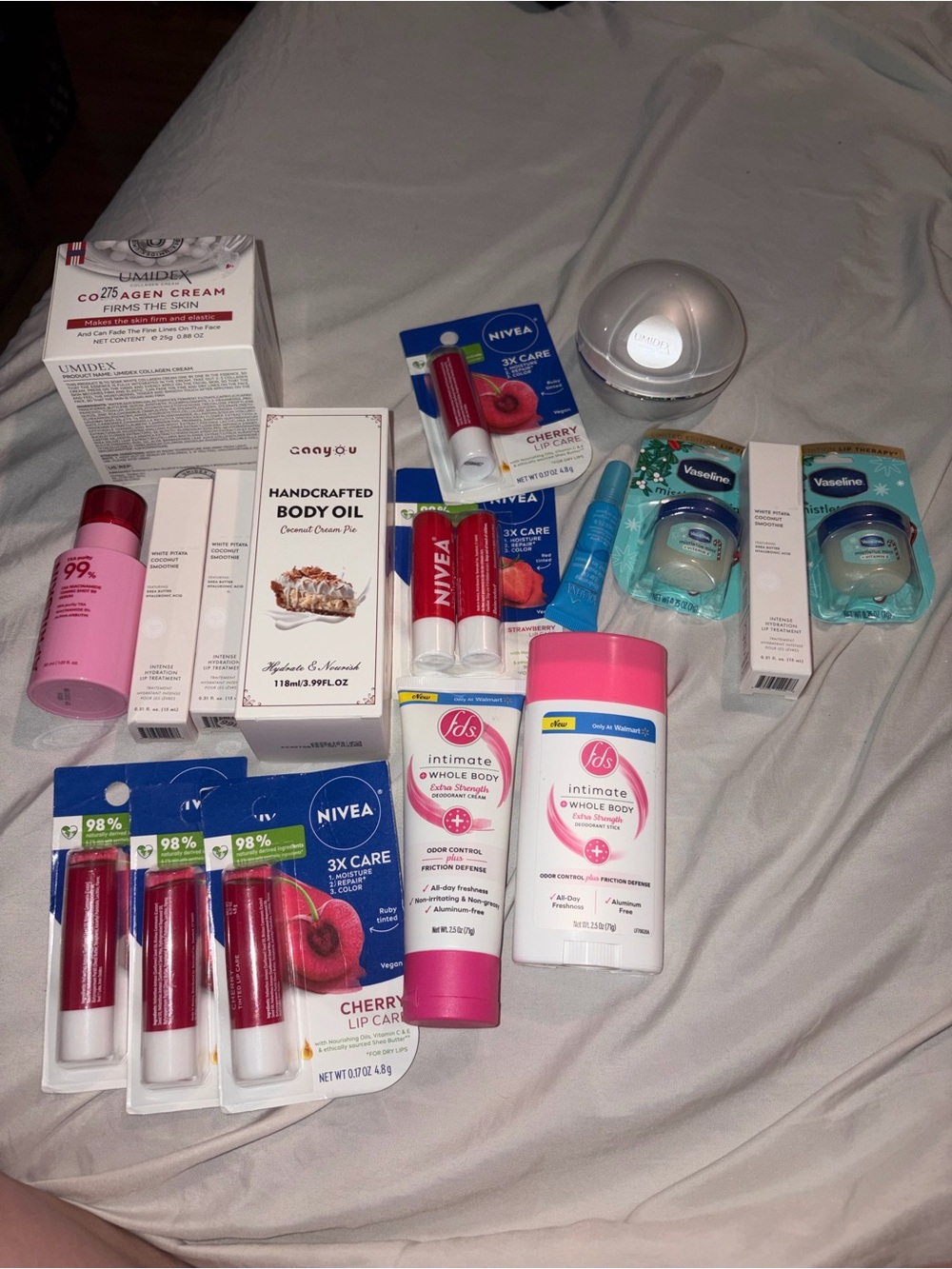 Beauty bundle & Nivea Cherry Lip Care Bundle - Pink